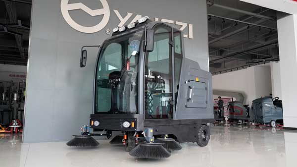 清掃環(huán)衛(wèi)車需要日常維護(hù)嗎？有什么作用