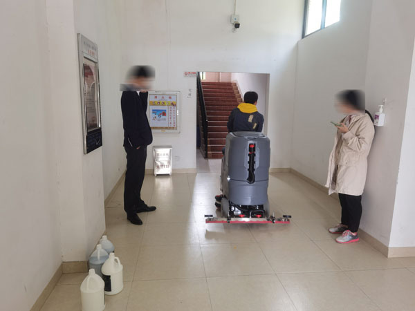 洗地機在學(xué)校地面清潔的應(yīng)用 洗地機在學(xué)校地面清潔的應(yīng)用