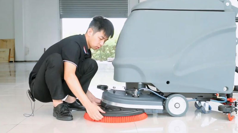 工業(yè)洗地機維護保養(yǎng)和使用技巧！