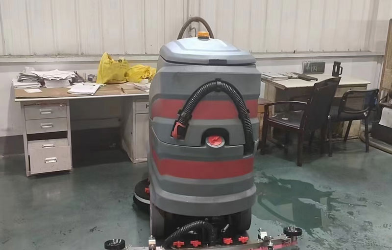 適用于倉(cāng)庫(kù)和工廠車(chē)間的洗地機(jī)/掃地機(jī) 適用于倉(cāng)庫(kù)和工廠車(chē)間的洗地機(jī)/掃地機(jī)