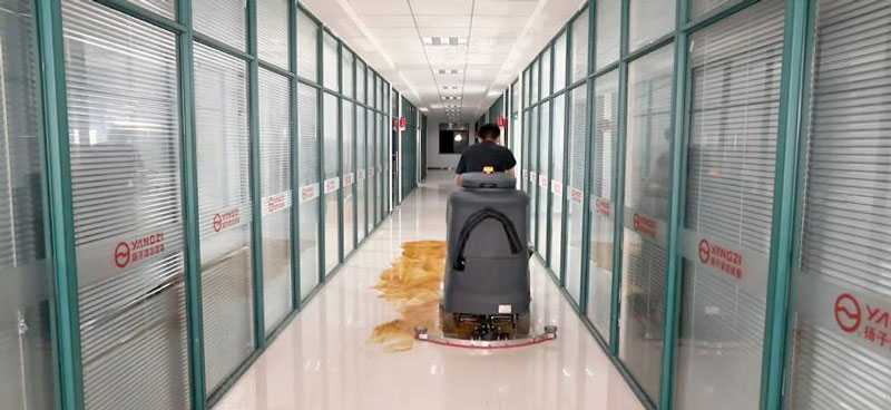 使用洗地機(jī)可提高您辦公室的專(zhuān)業(yè)水平