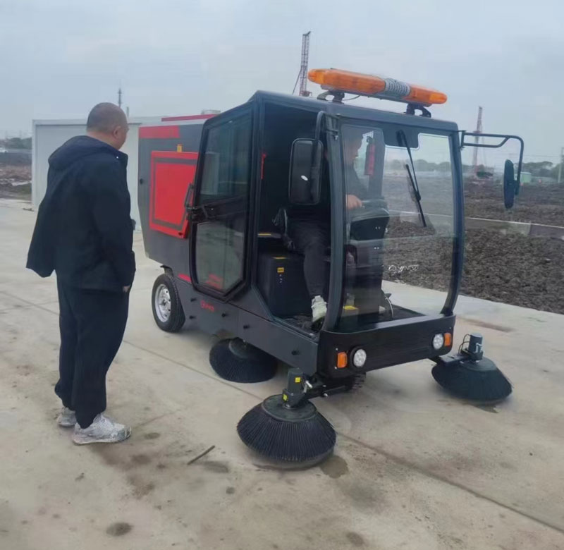 車間清潔掃地車的工作效率怎么樣？能續(xù)航多久?