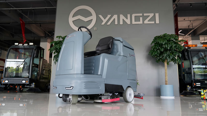 購買駕駛式洗地機(jī)時要注意的八件事