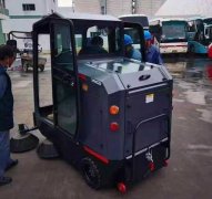 工廠倉庫清潔選用洗地機或工業(yè)掃地機 工廠倉庫清潔選用洗地機或工業(yè)掃地機