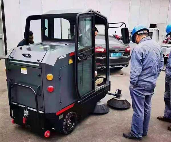 電動(dòng)環(huán)衛(wèi)掃地車優(yōu)勢(shì)體現(xiàn)在哪里？值得買嗎？